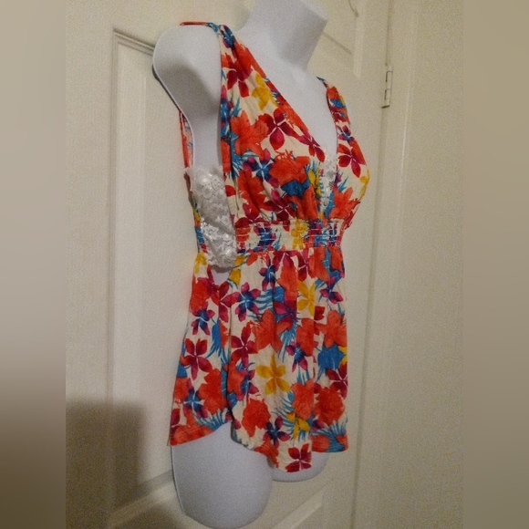 Love on a hanger floral top - Picture 2 of 4